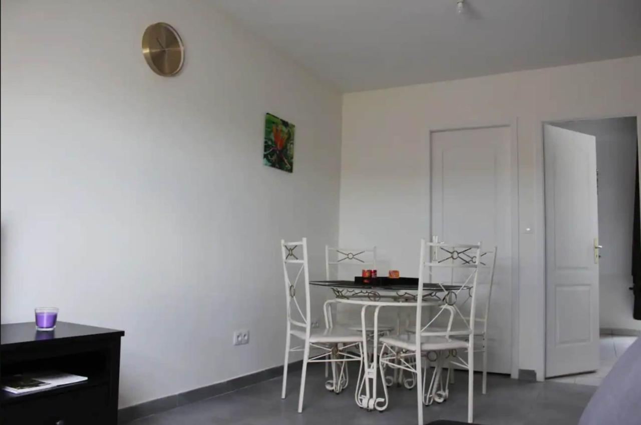 Chez Nous -Parking Gratuit Et Wifi A Vierzon Exterior photo